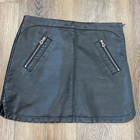 Silence and Noise Faux Leather Mini Skirt With Zipper Pockets & Side Slit - Picture 1 of 7